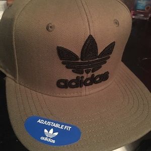 Adidas Trefoil Chain